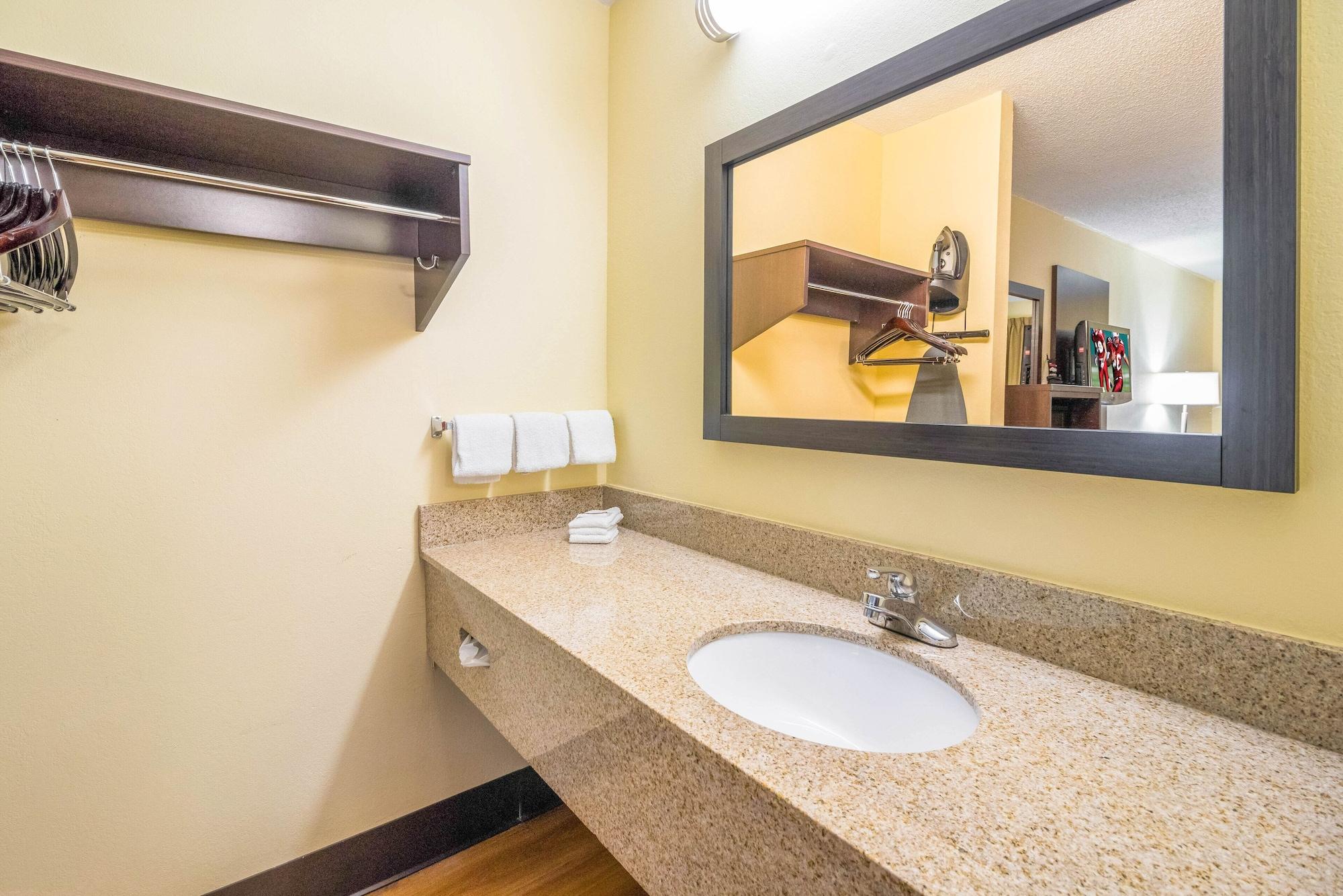 Red Roof Inn Кларксвилл Экстерьер фото