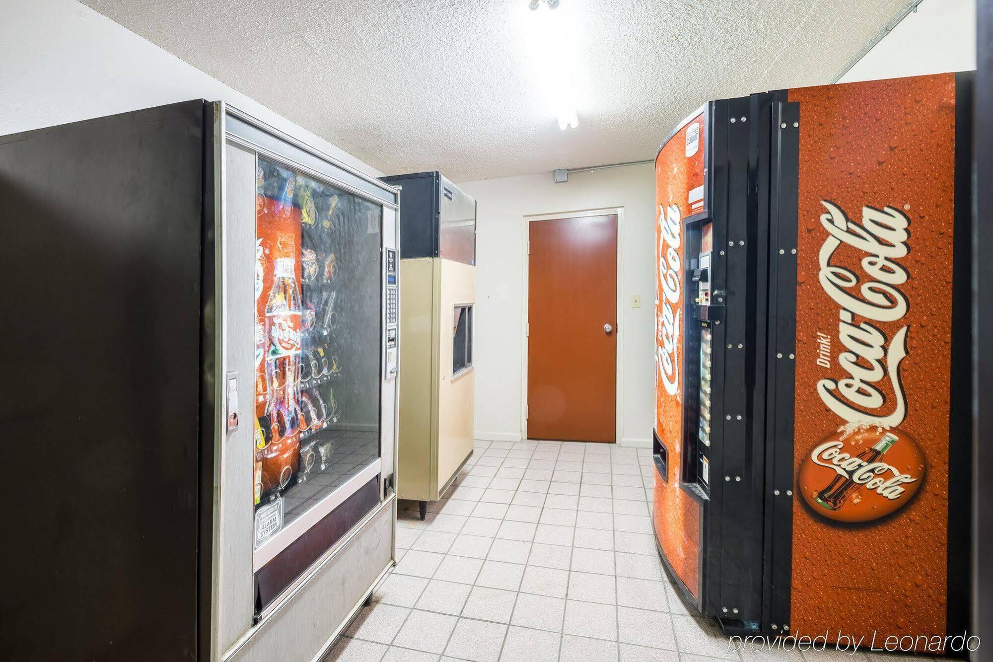 Red Roof Inn Кларксвилл Экстерьер фото